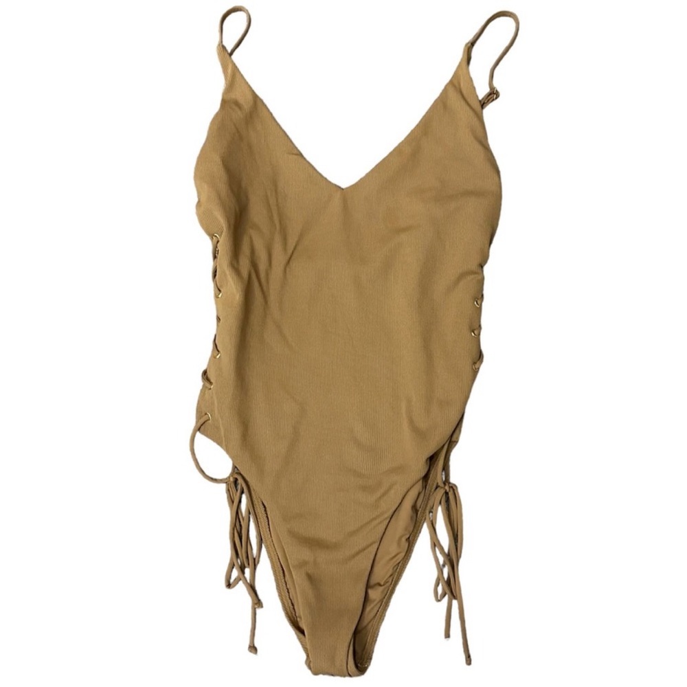 L Space Bitsy cut, one piece swimsuit, size 10